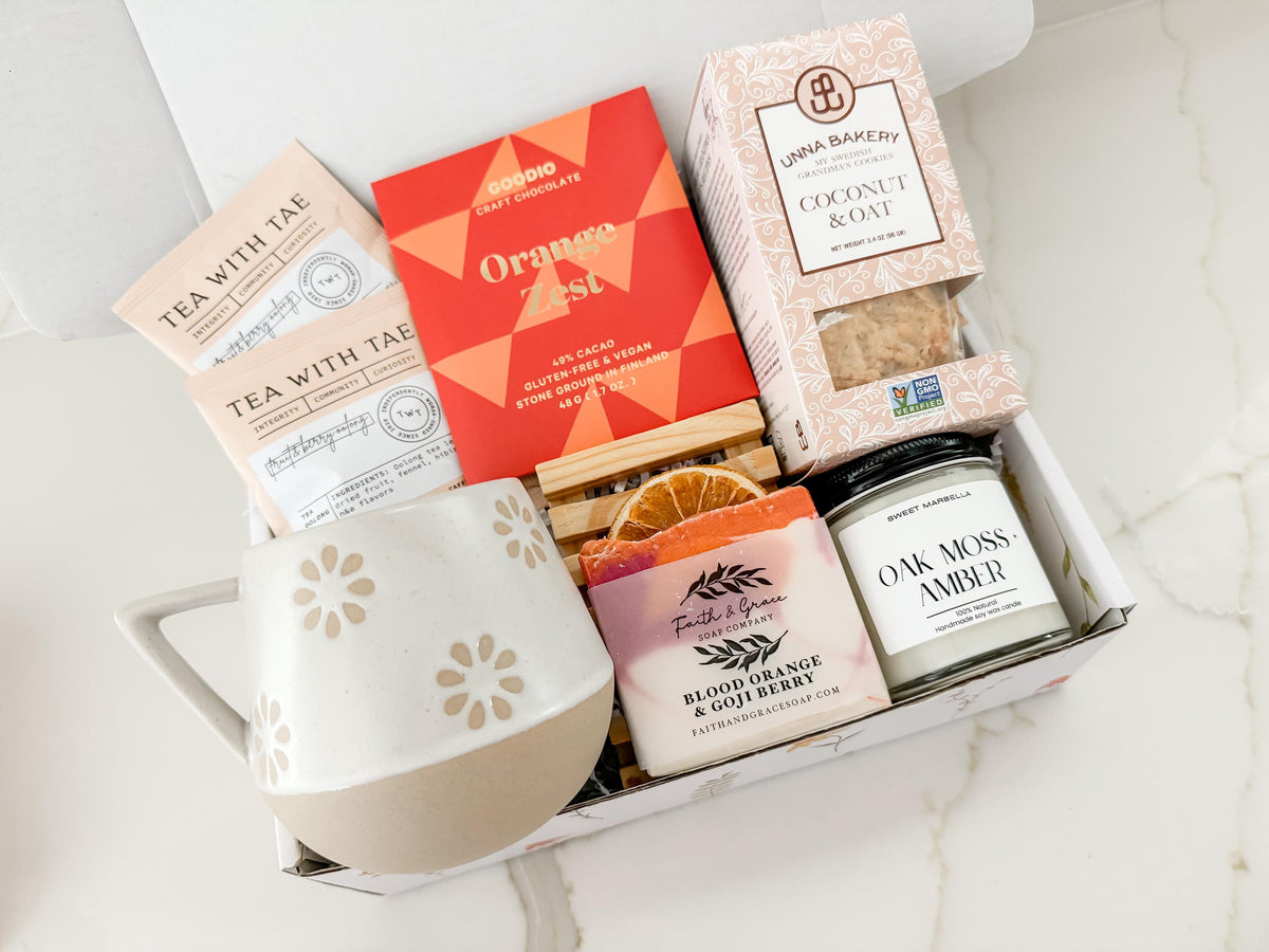 Hug In A Box Care Package with all natural soy candle Thinking Of You Gift / Self Care Gift Box / surgery recovery, Encouragement, Get Well
